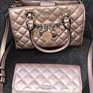 Guess bag set